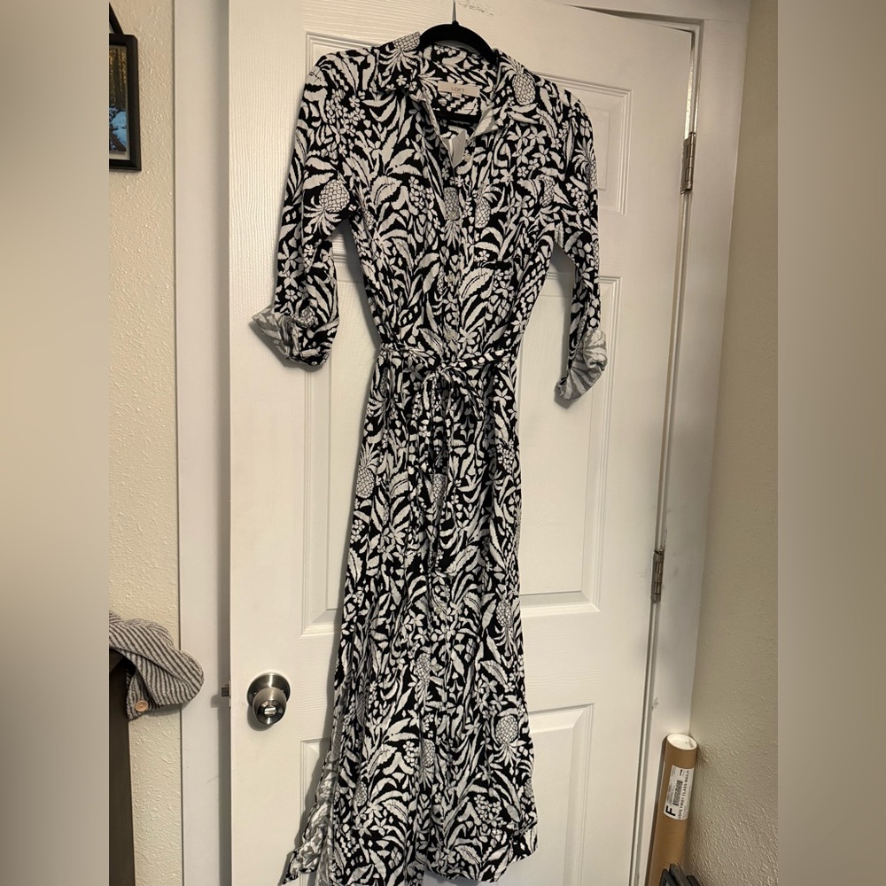LOFT Monochrome Floral Long Sleeve Dress